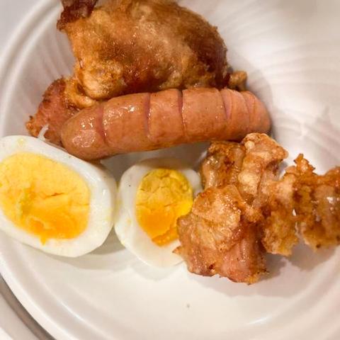 喫茶 たんぽぽ 手作り唐揚げ2個ウインナーゆで卵付