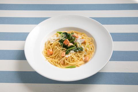 ピッツェリア マルデナポリ 世田谷本店 サーモンとほうれん草のクリームソーススパゲッティ