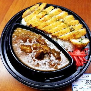 【大盛焼肉×カレー専門店】しろくま食堂 【大盛】黒毛和牛切り落としゴロ肉カレー+大きな豚ロースカツ