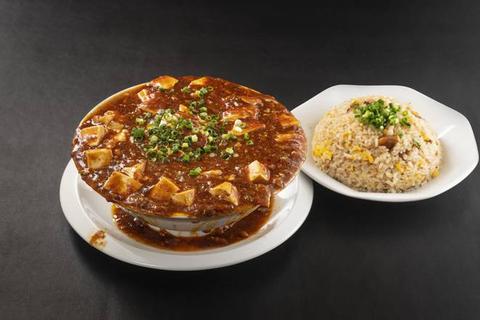 【麻婆ラーメンと炒飯】麺炒菜館 新宿歌舞伎町店 麻婆ラーメンと豚炒飯 Mapo Ramen and Pork Fried Rice