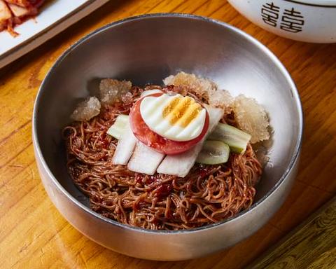 韓国館 ビビム冷麺 Spicy Buckwheat Noodles