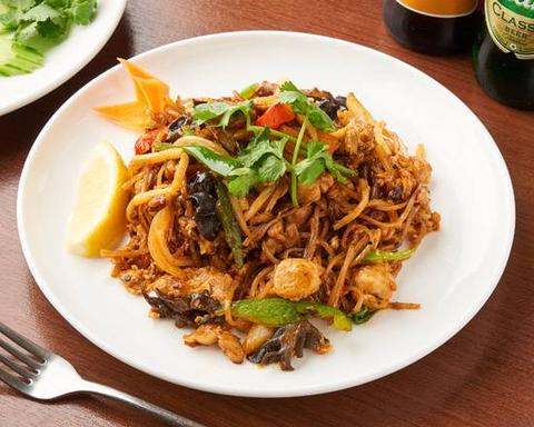 タイ料理タイラーンナー センレック・パッ・キーマオ・ガイ Sen Lek Pad Kee Mao Gai