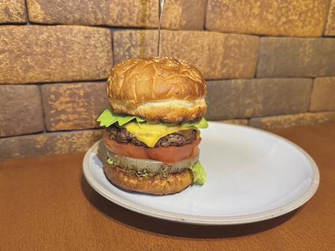 Public House calm アボカドチーズバーガー
