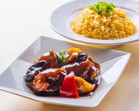 西安餃子(しーあんぎょうざ) ビーンズ赤羽店 黒酢鶏 and チャーハン
