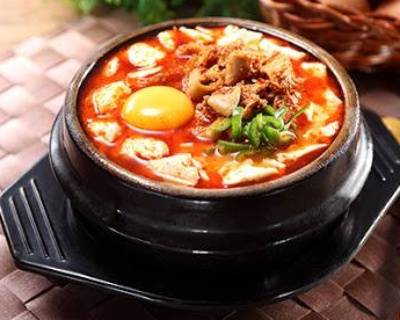 新大久保韓国横丁 漢江(ハンガン)の奇跡 純豆腐チゲ(ご飯、おかず3品付き)