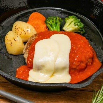 RajaVetta 池尻店 とろ~りチーズのトマトソースハンバーグ Hamburg Steak with Melted Cheese & Tomato Sauce