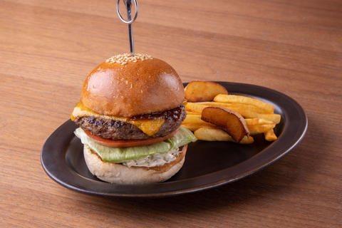 黒毛和牛バーガーブラッカウズ チーズバーガー