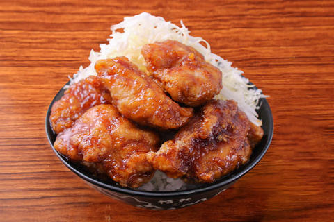情熱のすためしどんどん 大宮東口店 すたみな唐揚げ丼 Deep-fried Chicken rice bowl