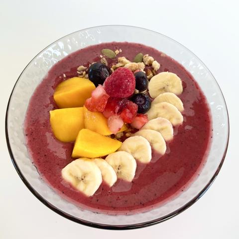 【ヘルシーアサイーボウル】＆【グリークヨーグルト】 GOODスムージー 錦糸町店 Acai Bowls and Smoothies たっぷり果物のアサイーボウル Acai Bowl with plenty of fruit