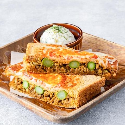 自家焙煎珈琲みじんこ 季節の彩り野菜のキーマカレーサンド