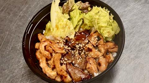 池下ホルモンセンター 豚ホルモン3種丼