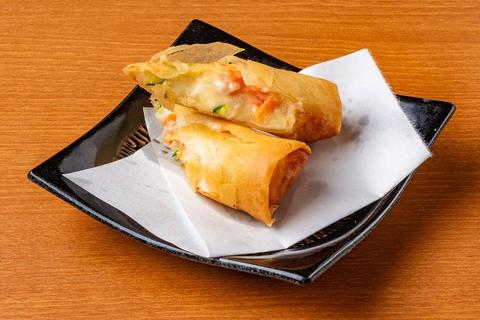 俺流餃子楼 新宿東南口店 ポテトサラダチーズ春巻き