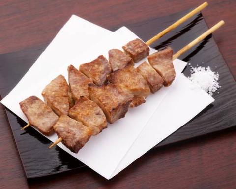 焼き鳥 敷嶌 四谷店 牛タン2本入り (Beef Tongue Set - 2 Skewers)