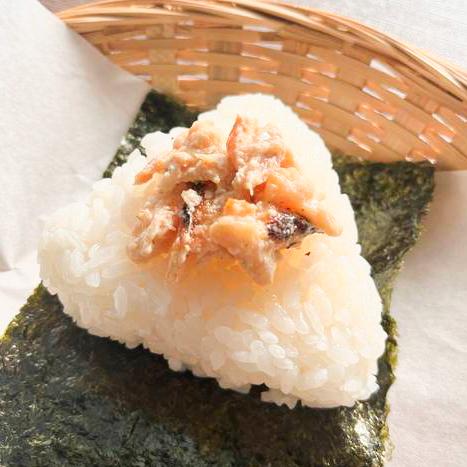 魚屋のおむすび丸徳 △サーモンハラスマヨ