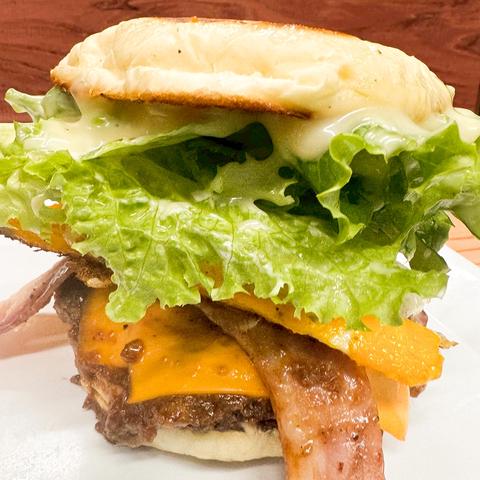 横綱バーガー yokozuna burger 横綱ベーコンチーズバーガー