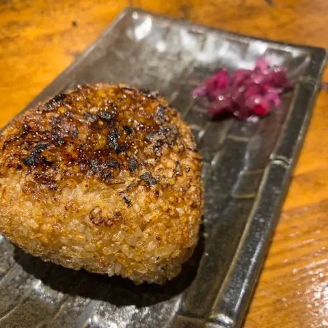 弁当と丼の深夜食堂 寺田町店 大きな焼きおにぎり