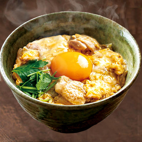 旨い出汁! “柚子胡椒を効かせた旨出汁うどん” “山椒の香りがたまらない 蕎麦屋のカレーうどん” “旨辛キムチうどん” 六本木 かすみ庵 (小さめ丼)卵2個使った幸せになれる夢の親子丼