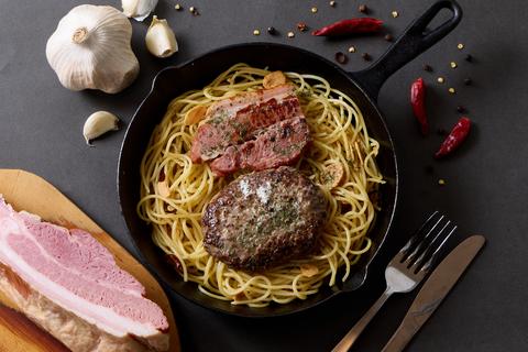 【ニンニク＆絶品パスタ】漢のペペロンチーノ 下北沢店 【相盛り】ベーコン＆ハンバーグのペペロンチーノ Bacon ＆ Hamburg Peperoncino