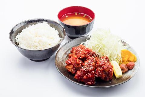 きしから 春日野道店 韓国風辛辛あげ弁当(唐揚げ4個入り、みそ汁付)