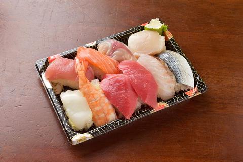 あけの寿し 本日のサービス盛り込み