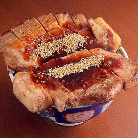 メガ盛り豚肉角切り豚丼 豚角切り丼(300g)