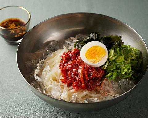 碑文谷生まれ！京都九条ねぎ焼き専門店 大阪鶴橋直送！旨辛野菜たっぷり温韓国冷麺