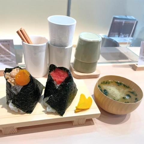 おにぎりころり 選べる2種類おにぎり(大)2個セット(たくあん.青さ味噌汁付)