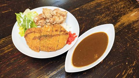 キッチン中卓 カツとからあげのWカレー