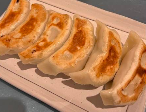 香港飲茶 唐朝 自家製手作り 焼餃子(5個) Handmade Pan-Fried Gyoza Dumplings (Includes 5)