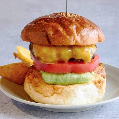 9 Hamburger ＆ Dining Bar コルビージャックチーズバーガー＆フライドポテト
