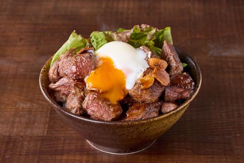 肉テロ！肉たらしくてぎゅう 下北沢店 温泉卵のカットステーキ丼(150g) Soft Boiled Egg Cut Steak Bowl