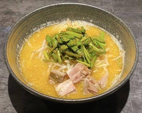 らーめんとも 辛ニラ味噌ラーメン