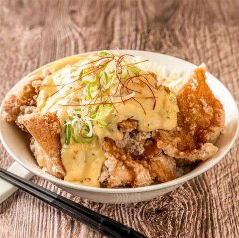 メガ盛りからあげとぶた丼 まんぞく屋 平岸店 メガ盛りチキン南蛮丼
