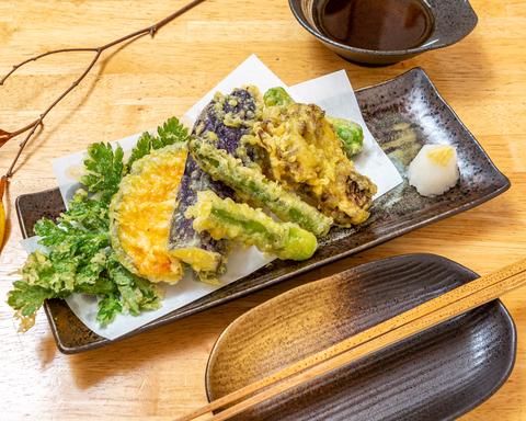 はなへぎ(新潟十日町へぎそば専門店) 季節の野菜天ぷら盛り合わせ