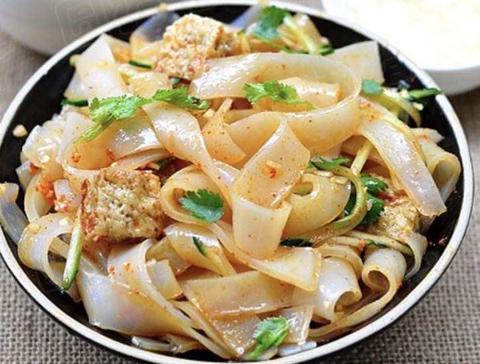 楊銘宇 黄鶏米飯 日本橋店 YANG'S BRAISED CHICKEN RICE 涼皮(中華風冷麺) Liangpi