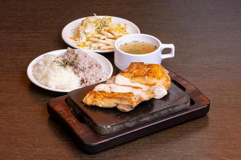 やっぱりステーキ 8th 久茂地店 チキンステーキ 220g【店頭価格にて販売開始!】