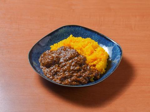 カレーとソフトクリーム ピリ辛牛すじカレー(ターメリックライス)