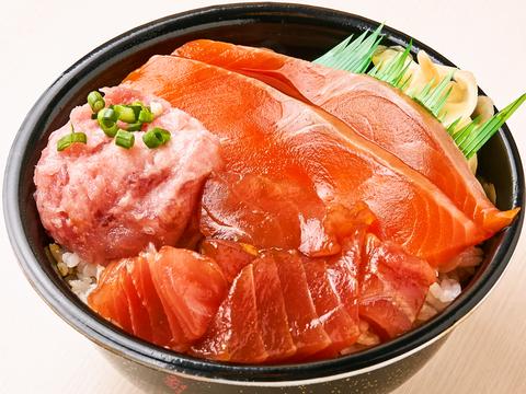 魚丼 北千住本店 漬けサーモン漬けまぐろネギトロ丼(98)