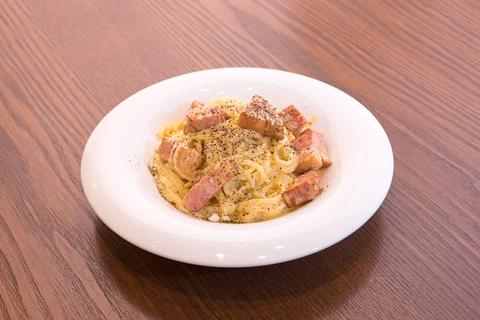 PASTAVOLA 田町本店 厚切りベーコンのカルボナーラ