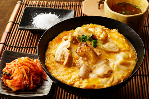 炭香る親子丼『鶏々々』上戸田4丁目店 あっさり旨塩の親子丼＆選べる鶏出汁スープセット