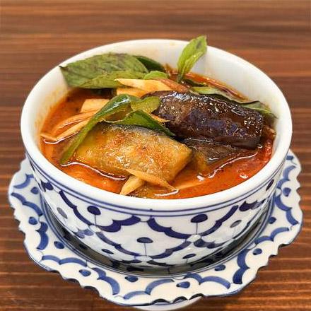 タイ国料理ベンジャロン 76. 鶏肉のレッドカレー Red Chicken Curry