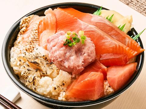 魚丼 東十条店 ガツ盛り丼(シャリ大盛無料)(144)