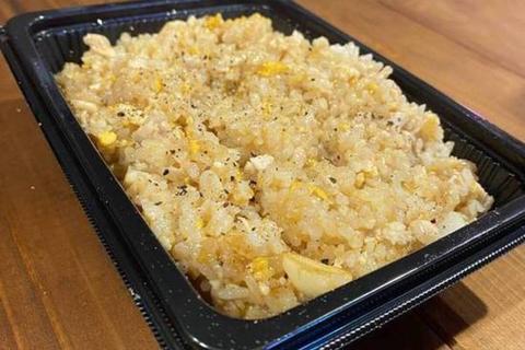 対馬家 家で食うなら我慢するな！ニンニク一玉特盛チャーハン！
