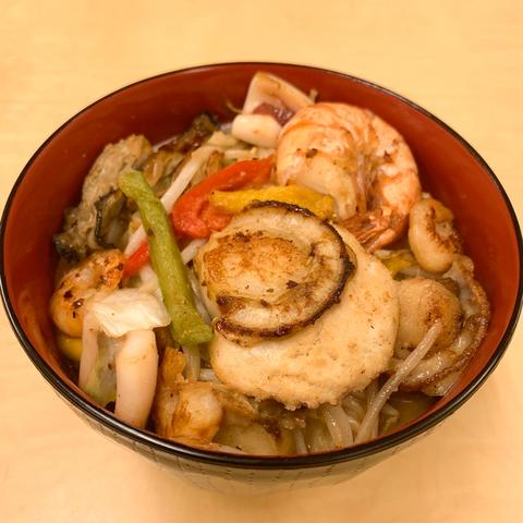 鉄板で作る丼屋 ドンテツ！ 鉄板丼屋ドンテツの鉄板の海鮮丼塩