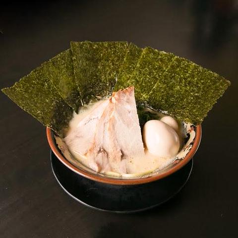 横濱家系ラーメン 神山 松屋町店 濃厚豚骨スペシャルラーメン