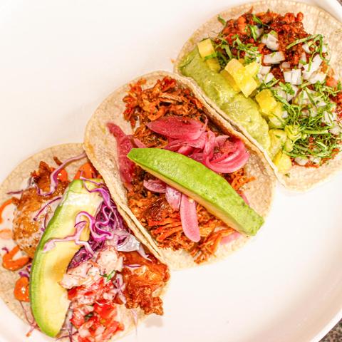 本格タコス専門店 CIELITO LINDO BAR AND GRILL メキシカンタコス3種盛り合わせ(1人前)