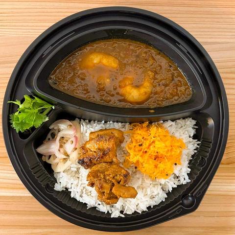 SpiceBooksPRAyER 2種カレープレート弁当(チキンコルマとエビカレー)