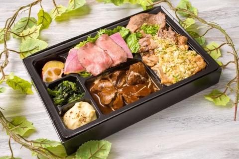 熟成和牛焼肉エイジング・ビーフTOKYO新宿三丁目店 【期間限定割引3400円→2,600円】熟成和牛サーロインの焼きすきと大山鶏、氷温熟成豚ロース、ネギタン塩カルビ、ビーフシチュー弁当