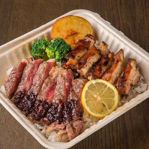 THE PUBLIC RED AKASAKA (ザ・パブリック・レッド・アカサカ) 【ランチ】スモークチキン＆ビーフステーキ弁当