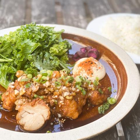 ロマンレコーズカフェ オイスターネギダレの油淋鶏定食